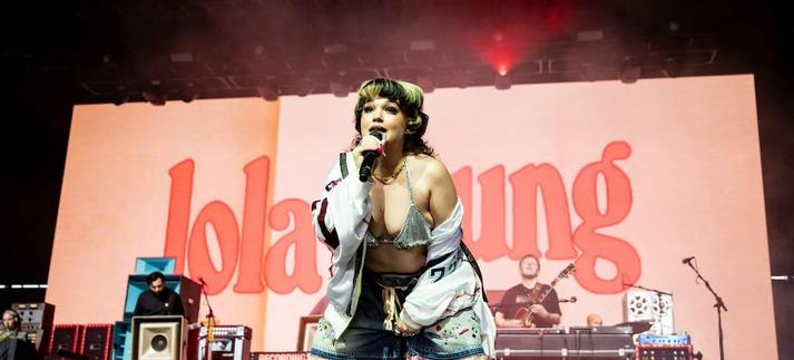 Lola Young, el pasado 18 de abril en el festival de Coachella. / Timothy Norris