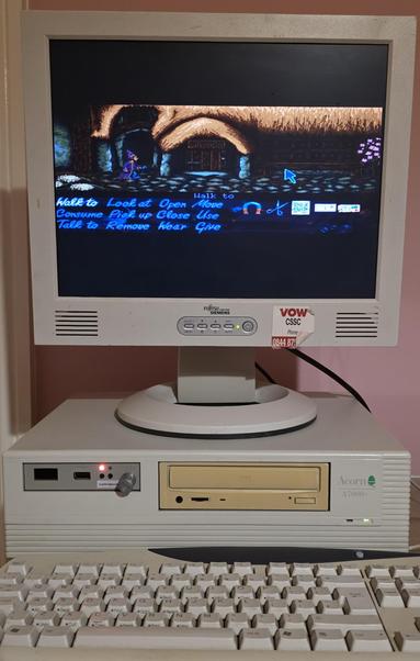 An Acorn A7000+ running Simon the Sorcerer.
