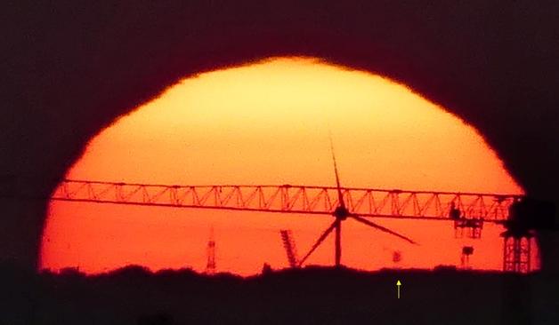 ... and again right at the horizon!