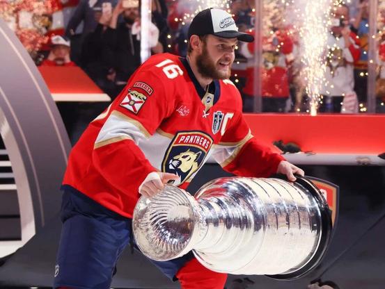 Hockey Tough: Florida Panthers' Captain Aleksander Barkov Split Open The Palm of His Hand in Game 1, Had Stitches Torn Out Multiple Times, Didn't Miss A Game