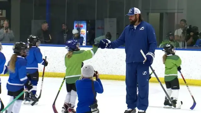 Back in Tampa Bay, Pat Maroon lends a hand at Lightning girls summer hockey camp - The Hockey News