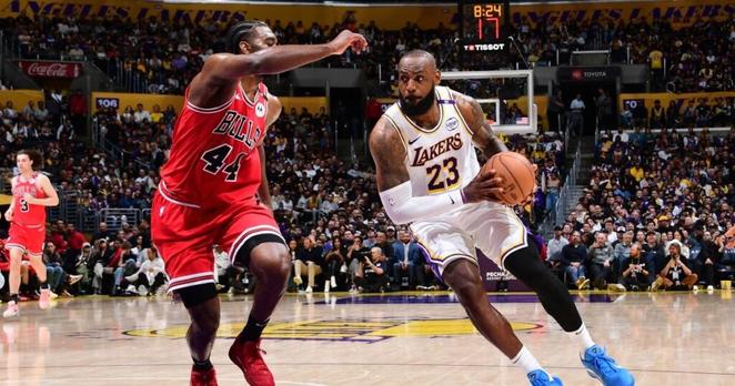 LeBron James returns from injury in Lakers' blowout loss to Bulls