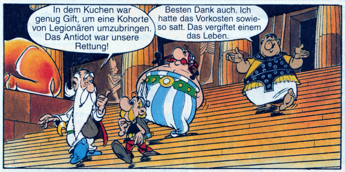 Ein farbiger Comic-Ausschnitt aus der Asterix-Reihe. Die Szene spielt vor einem prachtvollen, mit Säulen geschmückten Gebäude. Drei bekannte Figuren gehen gemeinsam eine breite Treppe hinunter: Miraculix, Asterix und Obelix. Mit ihnen verlässt ein lächelnder Mann mit dunklem Haar, goldenen Armreifen, gelbem Umhang und einem blau-gemusterten Gewand das Gebäude.
Sprechblase von Miraculix (links):
„In dem Kuchen war genug Gift, um eine Kohorte von Legionären umzubringen. Das Antidot war unsere Rettung!“
Sprechblase des Vorkosters (rechts):
„Besten Dank auch. Ich hatte das Vorkosten sowieso satt. Das vergiftet einem das Leben.“