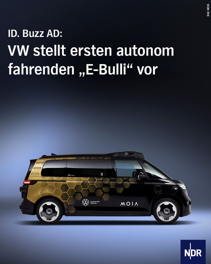 Bild: Ein gold und schwarz folierter Minibus vor dunklem Hintergrund

Text: ID.Buzz AD: VW stellt ersten autonom fahrenden "E-Bulli" vor