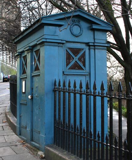 Former police box at corner of Waverley Bridge and Market Street. CC-by-NC-SA 2.0, Ian T. Edwards via Flickr.