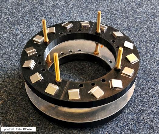 Focused magnet system consisting of two stacked rings, each with 16 FeNdB magnet cuboids with a side length of 20 millimeters. The inner diameter is 160 millimeters. The magnetic field of 20 mT exhibits a homogeneity of approximately five per mille over a spherical volume with a diameter of 50 millimeters. (photo/©: Peter Blümler)