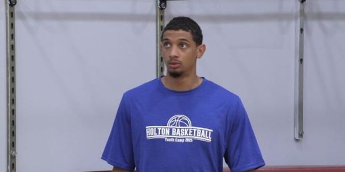 Tre Alexander joins Holton boys basketball staff, reunites with former coach