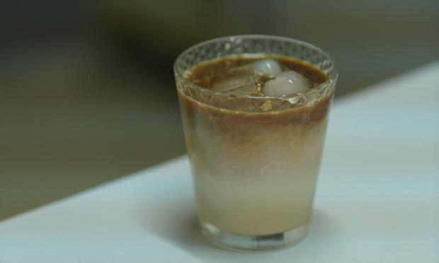 Un vaso de café con leche con hielo. (Getty Images)