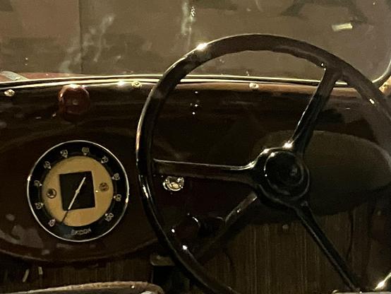 Skoda Popular 955 Liduška with black mudguards, dashboard view