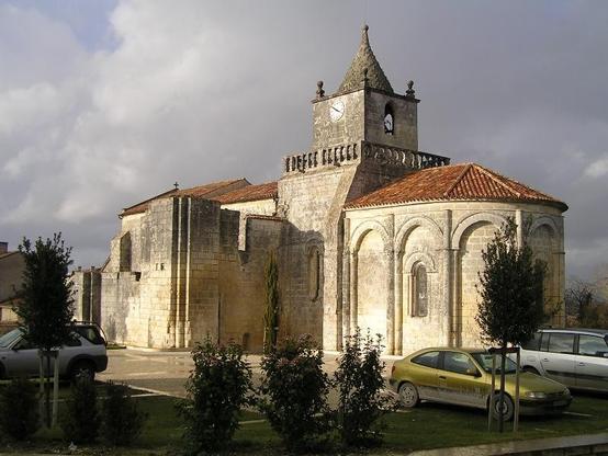 Eglise Saint-Maxime à #SaintMêmelesCarrières (#Charente) D'origine XIIe siècle, l'église est en grande partie détruite en 1569 puis restaurée en 1688. Au XVIIIe siècle, de nouveaux travaux sont réalisés sur les...
Suite 👉 https://monumentum.fr/monument-historique/pa00104571/saint-meme-les-carrieres-eglise-saint-maxime
#Patrimoine #MonumentHistorique
Photo CC-BY-SA 4.0 : rosier