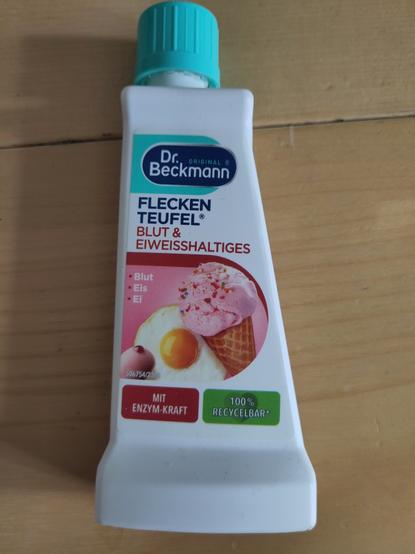 Bild einer Flasche Reinigungsmittel speziell für Blut und Eiweißhaltiges
