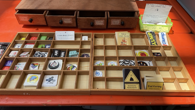Setzkasten mit Stickern