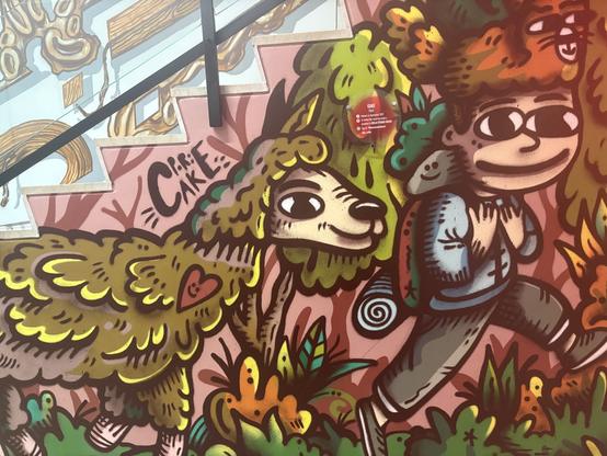 Pastore con pecora disegnata a fianco delle scale del Romehello, l’ostello solidale di Roma.
Shepherd with sheep drawn next to the stairs of Romehello, the solidarity hostel in Rome. l