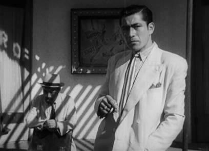 Filmstill mit Toshiro Mifune und Kippe