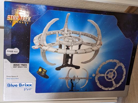 Karton des BlueBrixx Modell der DeepSpace 9 (Star Trek)