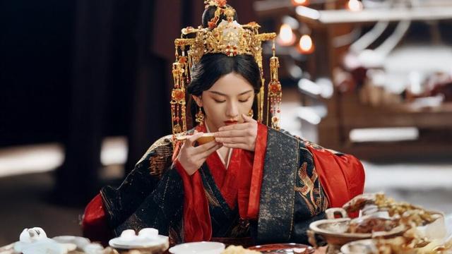 【精彩片段】《折腰 The Prisoner of Beauty》小乔承祖父遗愿与魏邵大婚，童稚少女终成一代女君#宋祖儿 #刘宇宁