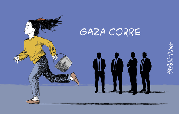 bambina corre. Gaza corre.
dietro gruppi di persone in giacca e cravatta guardano.