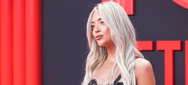 La cantante Ana Mena posando en la alfombra del 10º aniversario de Netflix / David Benito