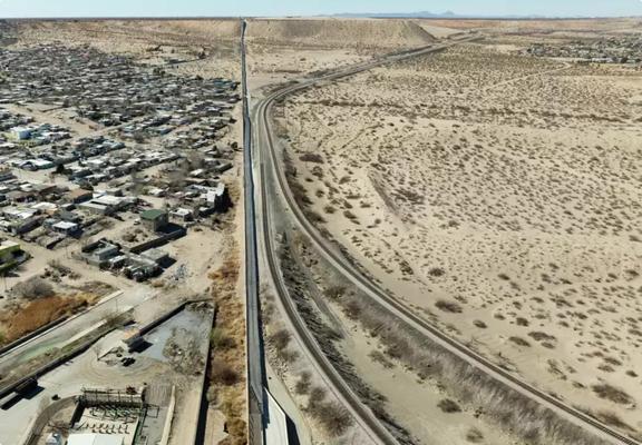 Part of the USELESS wall area Texas was "attempting" to build between Mexico and Texas.