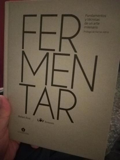 Portada del libro "Fermentar", de Robert Ruiz.