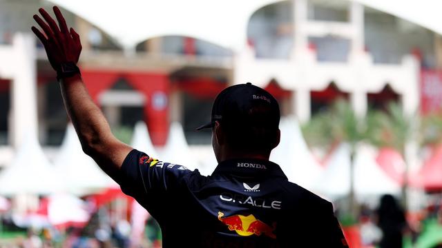 Max waves to the crowd at the Bahrain fan forum.