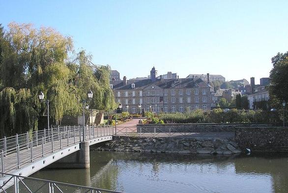Ancien Hôtel-Dieu à #VireNormandie (#Calvados) Construction XVIIe siècle, 1ère moitié XVIIIe siècle, XIXe siècle. Façades et toitures (cad. AH 475) : inscription par arrêté du 13 février 1975. Flotard Jean-Bapt...
Suite 👉 https://monumentum.fr/monument-historique/pa00111815/vire-normandie-ancien-hotel-dieu
#Patrimoine #MonumentHistorique
Photo CC-BY-SA 4.0 : Ikmo-ned