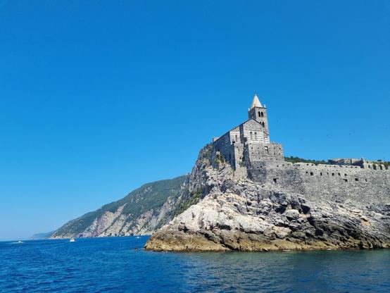 Portovenere Kirche auf Felsvorsprung