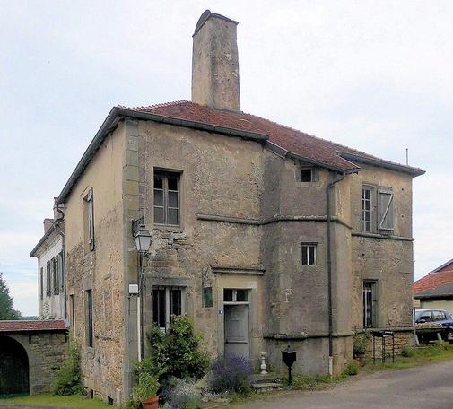 Immeuble à #ChâtillonsurSaône (#Vosges) Construction 4e quart XVe siècle. Immeuble (cad. AB 122) : inscription par arrêté du 5 décembre 1984.
Suite 👉 https://monumentum.fr/monument-historique/pa00107116/chatillon-sur-saone-immeuble
#Patrimoine #MonumentHistorique
Photo CC-BY-SA 4.0 : Rauenstein