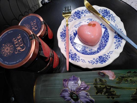 Le salon de thé Maya, situé au 21, rue Custine à Paris, recrute une ou un barista à partir du 18 juillet, en CDI sur le créneau 12h-20h. L'ambiance est très bonne (je bosse à côté chez Sucré Coeur, et c'est la même chef pâtissière qui gère les deux boutiques https://www.sucre-coeur.com/ ), le rythme n'est pas effréné, et la cuisine y est délicieuse.

Ça vous intéresse ? N'hésitez pas à me le signaler en message privé !

Faites tourner svp ! 🙂 

#job #jerecrute #barista