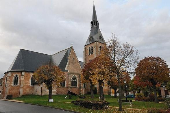 Eglise paroissiale Saint-Etienne à #ChaumontsurTharonne (#LoirEtCher) La paroisse est placée dès le XIIe siècle sous la juridiction de l'abbaye, et comprenait les églises Saint-Etienne et Saint-Georges. Cette d...
Suite 👉 https://monumentum.fr/monument-historique/pa00098669/chaumont-sur-tharonne-eglise-paroissiale-saint-etienne
#Patrimoine #MonumentHistorique
Photo CC-BY-SA 4.0 : Croquant