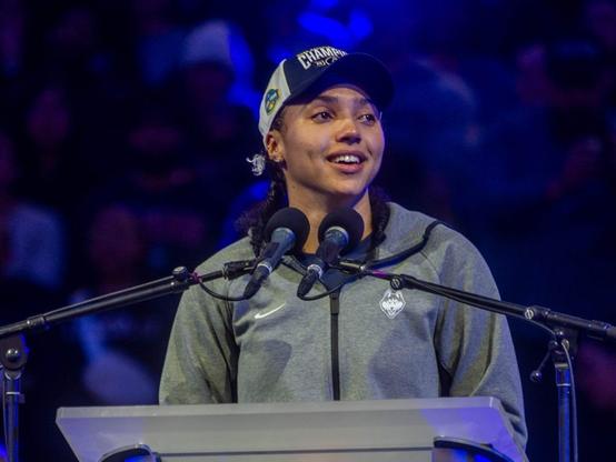 How Azzi Fudd finding her leadership voice for UConn