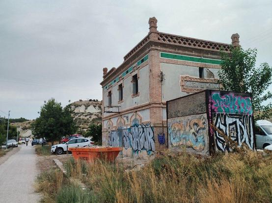 La estación de Ribera de Molina, abandonada, del ferrocarril Murcia Zaraiche - Caravaca, ahora vía verde.