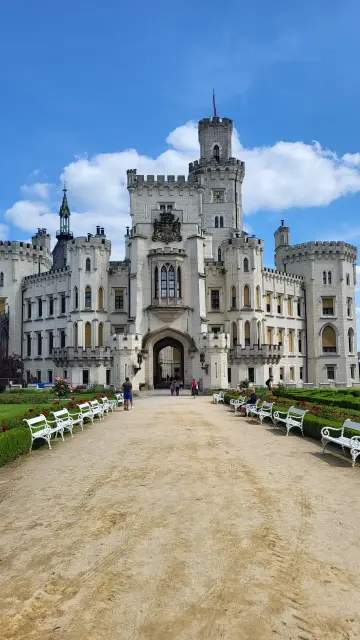 pictures of a white castle with blue sky