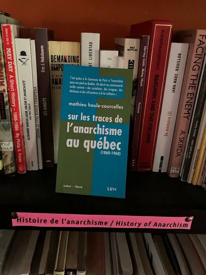 Sur les traces de l'anarchisme au Québec, de Mathieu Houle-Courcelles disponible pour emprunt à DIRA.