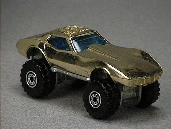 Released in 1988, Gold Chrome Colored Monster Vette of 1988 Hot Wheels with Construction Tire wheels. Tampo: 20th Hot Wheels Anniversary' engraved on top. Packaging: 3 Pack. Metal Body, Metal Base. Made in Malaysia. Scarcity: 3/10
