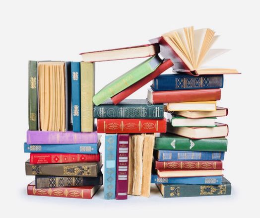Piles de livres à la verticale, à l’horizontale, ouverts prêts à être feuilletés ou lus, d’autres fermes.
