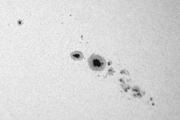 Complejo de manchas solares del 17/6/2025 a las 15:30 HLU con el Sol a 21º de altura.