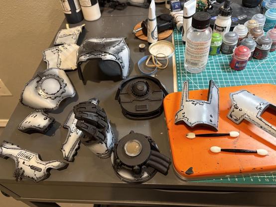 A mess of reaver parts with messy edge lining.