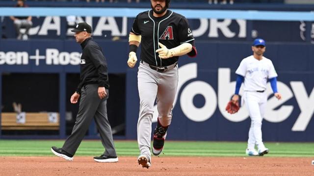 Suárez hits 22nd homer and drives in 4 and Diamondbacks beat Blue Jays 9-5 to avoid sweep