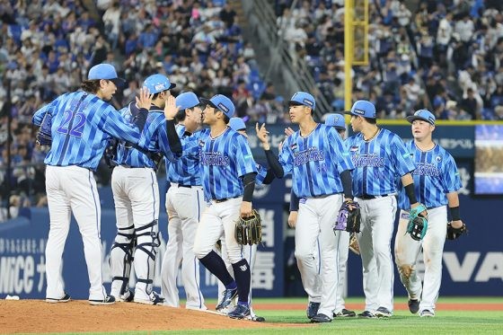ベンチ外→試合後"最前列"登場「特権ですねw」　美女に興奮の23歳に爆笑「嬉しそう」 | Full-Count