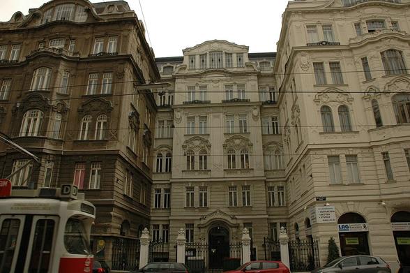 Geburtshaus in der Porzellangasse 7a, Wien-Alsergrund