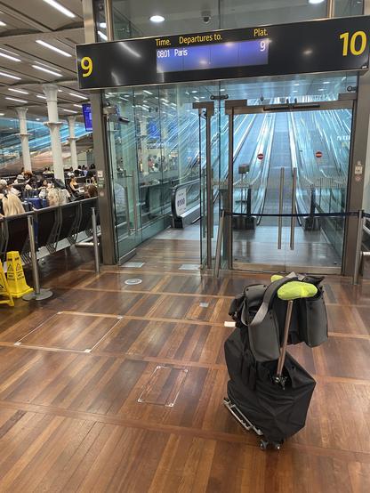 Nödbroms eagerly waiting for the 8:31 train