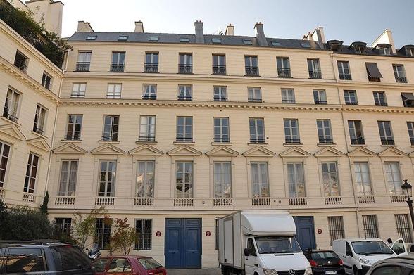 Maison à #Paris7 (#Paris) Construction 3e quart XVIIIe siècle. La façade et la toiture sur la place : inscription par arrêté du 5 juillet 1935.
Suite 👉 https://monumentum.fr/monument-historique/pa00088777/paris-7e-arrondissement-maison
#Patrimoine #MonumentHistorique
Photo CC-BY-SA 4.0 : Moonik
