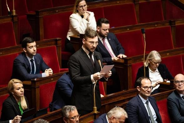Le député RN Maxime Amblard, lors de la séance des questions au gouvernement à l'Assemblée nationale le 18 février 2025. © Photo Telmo Pinto / NurPhoto via AFP