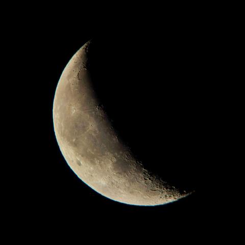 A waning crescent moon with crater details, against a black predawn sky.

Gear: Celestron 130mm tabletop Dobsonian telescope + iPhone 15. Edited on Snapseed.