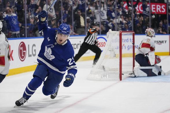 Leafs Turned Down Big Knies Trade, Plus Jets NHL News & Rumors - The Hockey Writers - NHL Rumors
