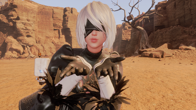 La protagonista de Stellar Blade, Eve, con el traje de 2B de NieR Automata en medio del desierto. Lanzando un beso a cámara.