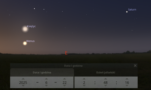 symulacja widocznych planet na niebie, z programu Stellarium.

w kierunku wschodnim, na kwadrans przed trzecią rano, dnia 12025-06-22. z lewej Księżyc, prawie 10 stopni nad horyzontem, w połowie drogi widoczna Wenus. z prawej Saturn, ponad 15 stopni nad horyzontem.