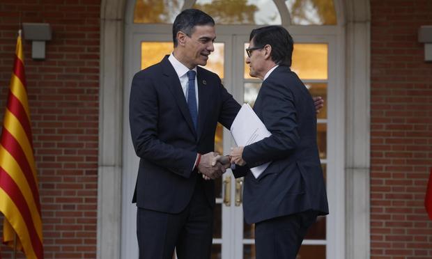 Pedro Sánchez y Salvador Illa, en Moncloa, en una imagen de archivo. (EFE)