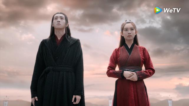 Against a backdrop of an orange tinged cloudy sky, Wen Ning and Wen Qing stand with dignity, resolved to what awaits.